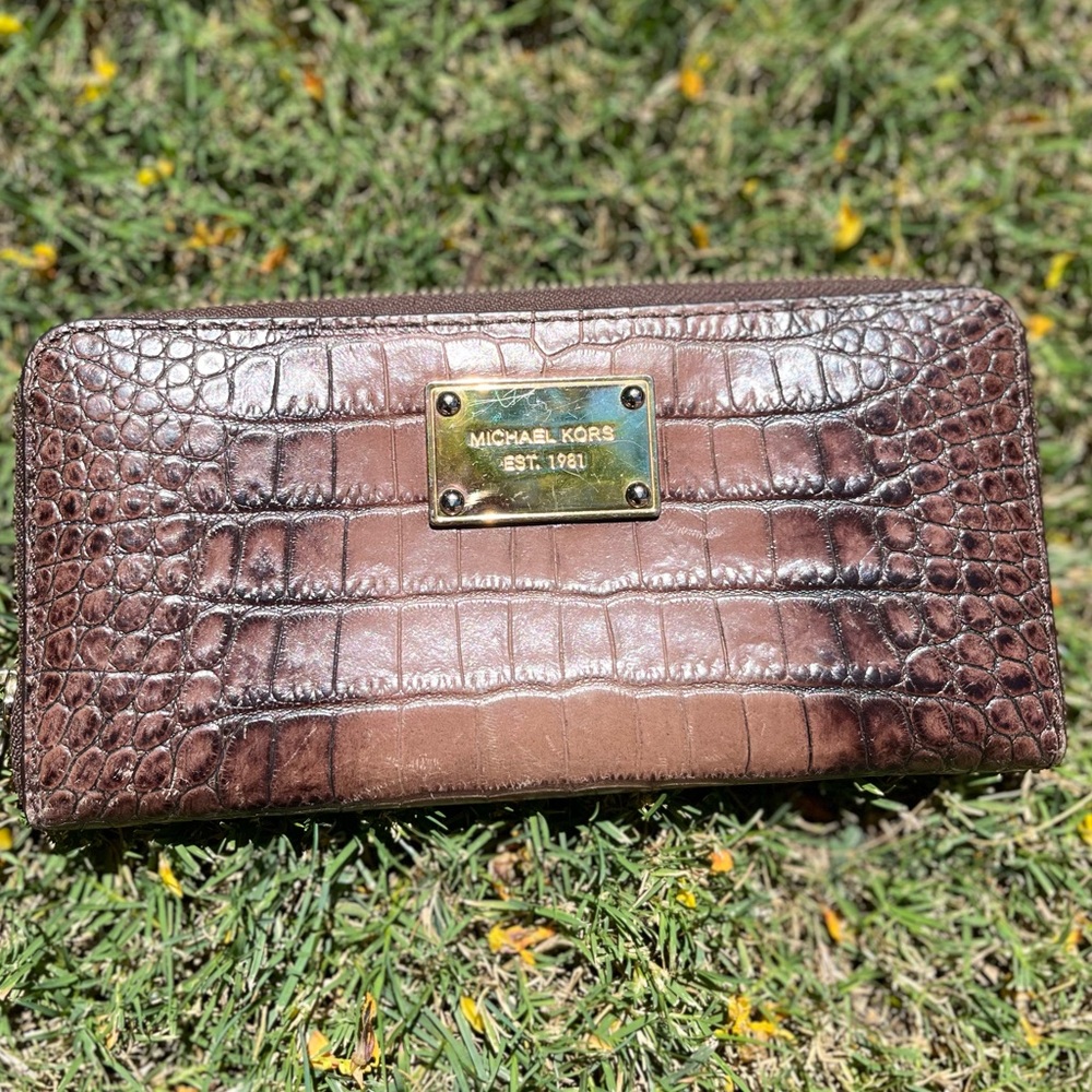 Michael Kors Croc 🐊 embossed leather wallet